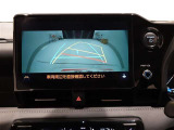 ステアリングと連動したガイド機能付きリヤモニターを装備しております。