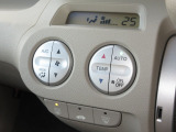 エアコンはオートエアコンでお好みの温度調整が出来、オールシーズン快適にドライブできます!リア席はプライバシーガラスで夏も涼しく過ごせます!