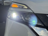 【LEDヘッドライト】とっても明るいLEDヘッドライトが装着されているので、夜の運転も明るく安全です。