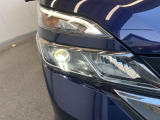 【LEDヘッドライト】悪天候や夜間走行時も良好な視界を確保し安心して運転できる高輝度LEDヘッドライトを装備!点灯速度が早く、消費電力も抑えられています。