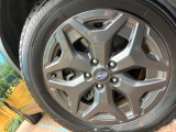 【純正17インチアルミホイール】外観にマッチした純正アルミホイールを装着しております。各種社外アルミホイールや、スタッドレスタイヤも取扱いしております。是非ご相談ください♪