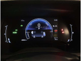 とっても見やすいメーターです。夜間時はラグジュアリーな気分にさせてくれる照明が魅力ですので、夜のドライブも楽しみになりますよ♪