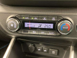 オートエアコンを装備しておりますので、四季を通じて車内を快適な温度に保つことが出来ます!高級感が有りますね!