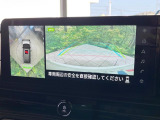 【アラウンドビューモニター】専用のカメラにより、上から見下ろしたような視点で360度クルマの周囲を確認することができます☆死角部分も確認しやすく、狭い場所での切り返しや駐車もスムーズに行えます。