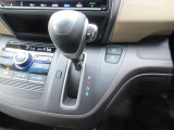 操作しやすいシフトレバーで、快適なドライブが楽しめます。