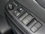 電動格納式ドアミラー・パワーウインドウを装備しています。