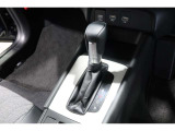 扱いやすい位置に配置されたフロアオートマチックです☆CVTを採用で滑らかでスムーズな走りが楽しめますよ♪