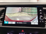 バックモニター付きで、車庫入れやバック時の後方確認をしっかりサポート。モニターに映し出される映像で死角も確認しやすく、狭い場所での駐車や後退時の操作をより安心して行えます。