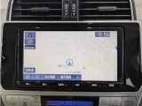 純正ナビを装備。タッチパネル式で使いやすく、お出かけもラクラクです。