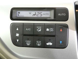 オートエアコン装備です。オートで空調を行ってくれるので車内は、とっても快適!だからドライブもさらに楽しい!