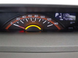 とっても見やすいメーターです。夜間時はラグジュアリーな気分にさせてくれる照明が魅力ですので、夜のドライブも楽しみになりますよ♪