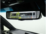 デジタルインナーミラー装備!車両後方のカメラの映像をデジタル補正で視認性を向上させてインナーミラー内に表示します♪視界を遮るものがなく、後席に同乗者がいても後方を確認しやすく安心です♪