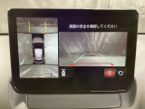 狭い場所での駐車やすれ違いなどでより的確な運転操作に役立つ360&deg;ビューモニターが装備されています。
