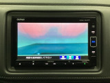 ギヤをR(バック)に入れるとナビの画面に後ろの映像が映るリアカメラ付です。後退時、コンディションが悪い視界でもカラーバックモニターがドライバーをサポートします。