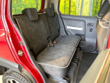 後部座席も気になるようなキズ・汚れやへたり等、大きなダメージはなく、良好な状態です。