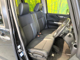 運転席シート廻りは使用感も少なく、良好な状態となっています。前オーナー様が丁寧に使っていたことがよくわかりますね。