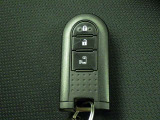 鍵がポケットの中でもドア開閉・エンジンスタートが可能な便利なスマートキーです!