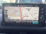 HondaCONECTディスプレイ装備車です。初回1年間無料その後月額550円で自動地図更新サービスがあります。詳しくはスタッフまでお問い合わせくださいませ。