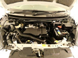 【エンジンルーム】・・・内外装だけでなくこちらもクリーニング済み。 納車までにもう1度しっかり点検いたしますので、安心してお乗りいただけると思います。