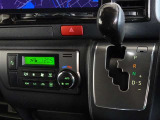 車内を快適に、オートエアコンを装備しています。