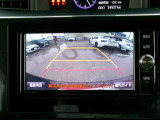 バックモニター付きですので、日常の駐車はもちろん、人や障害物などを映像で確認できるので安心です!(補助装置になりますので、目視でもご確認ください)