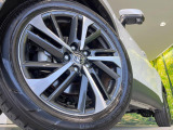 【純正18インチアルミホイール】外観にマッチした純正アルミホイールを装着しております。各種社外アルミホイールや、スタッドレスタイヤも取扱いしております。是非ご相談ください♪