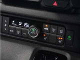 ◆オートエアコン装備◆ お好みの温度を設定をするだけで、後は、自動で風量を調節してくれます!快適にドライブが楽しめます。