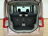 4人乗っても、十分な荷室スペースを確保♪