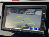 ■バックカメラ■ガイドラインが表示されるので、バック駐車が苦手な方でも安心です!ギアをリバースに入れれば自動的に切り換わりますので、面倒な操作も不要です♪狭い駐車場もお車を傷つけず安心ですね!