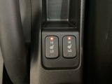 前席の左右別々のシートヒータースイッチが付いています。HiとLoの2段階で温度設定ができます。