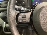 ステアリングにオーディオ操作スイッチが付いています。オーディオ画面に直接タッチしなくても操作が出来ますので、運転に集中できます。