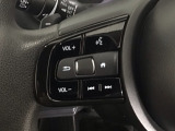 ステアリングリモコンは、運転中でも簡単に音量調整やチャンネル変更もできます!わき見運転防止にもつながるので安心です♪