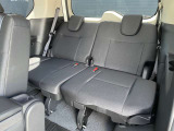 サードシートも広々した空間が広がっております。