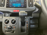 【インパネシフト】シフト操作のしやすいインパネシフトです。足元が広くなりすっきりしますので、大柄な方でも快適に運転ができます。