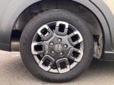 純正アルミホイールです。足元が引き立つので、車全体のイメージがアップしますよ!