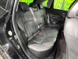 後部座席も気になるようなキズ・汚れやへたり等、大きなダメージはなく、良好な状態です。