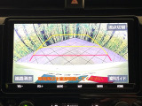 【バックカメラ】駐車時に後方がリアルタイム映像で確認できます。大型商業施設や立体駐車場での駐車時や、夜間のバック時に大活躍!運転スキルに関わらず、今や必須となった装備のひとつです!