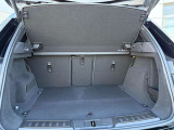 ラゲッジスペースもご覧の容量です。セカンドシートを倒せばアレンジ次第で、更に大きい荷物を収容できます。アウトドアにも活躍する1台です。