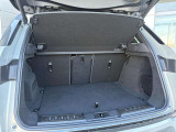 ラゲッジスペースもご覧の容量です。セカンドシートを倒せばアレンジ次第で、更に大きい荷物を収容できます。アウトドアにも活躍する1台です。