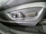 運転席パワーシート搭載。微妙な調整が手軽にでき、ピッタリのポジションで運転することが可能です。