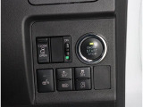 ボタンでエンジン始動が可能な、プッシュスタート機能搭載!もしもの時の、盗難警報装置イモビライザーも同時に装備されております! キーレスのボタン、もしくは、ドアハンドルのスイッチセンサーで開閉可能です!