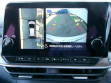 アラウンドビューモニター。空の上から見下ろすような視点でスムース駐車。