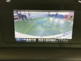 ガイドライン付きバックモニターで車庫入れも安心。知らない道でも安心して楽しくお出かけができます