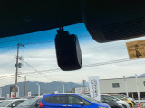 今や必須装備のドライブレコーダー、前方をしっかり録画します♪