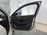 BMWプレミアムセレクション前橋では、高年式低走行モデルからMモデル、年式が経ちなかなかディーラーでは見かけないモデルまで幅広いラインナップで認定中古車を取り扱っております。品質に自信があります。