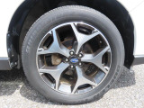 18インチの純正アルミホイール付きです☆