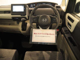 操作性に優れたインパネ周り! (※フロアマットありません)