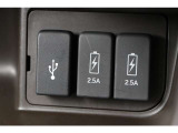 2.5AのUSB(充電)が付いており、車内でもしっかりとスマートフォン等の機器へ充電可能です♪
