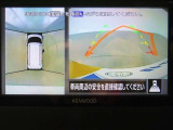 パノラミックビューモニター付きです。車両を上から見たような映像をディスプレイオーディオ画面に表示。運転席からの目視だけでは見にくい、車両周辺の状況をリアルタイムでしっかり確認できます。