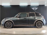 気密性の高いMINIは外観のかわいらしさとは裏腹に、外の雑音を遮り、高級感のある快適なドライブをお楽しみいただけます。